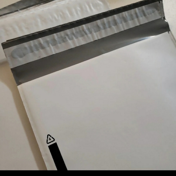 *New* 100 Pk self adhesive Poly Mailers - Picture 2 of 2